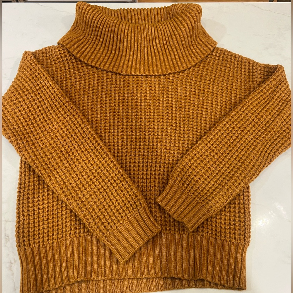 Modcloth Orange turtle neck sweater size S; like new